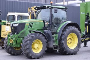 John Deere 6210 R Traktor mit 210PS