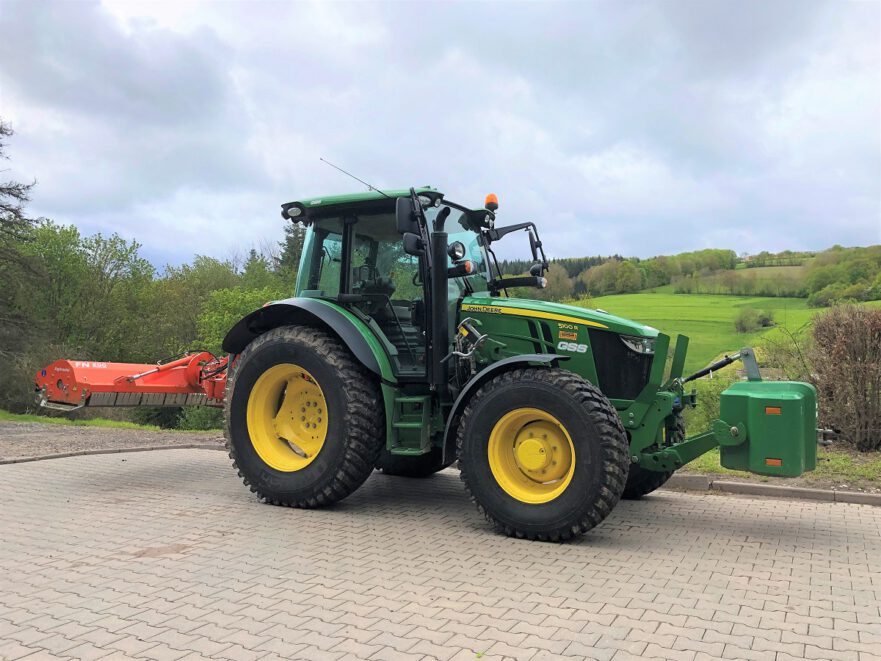 John Deer 5100R Traktor bei GSS sordon im Einsatz.